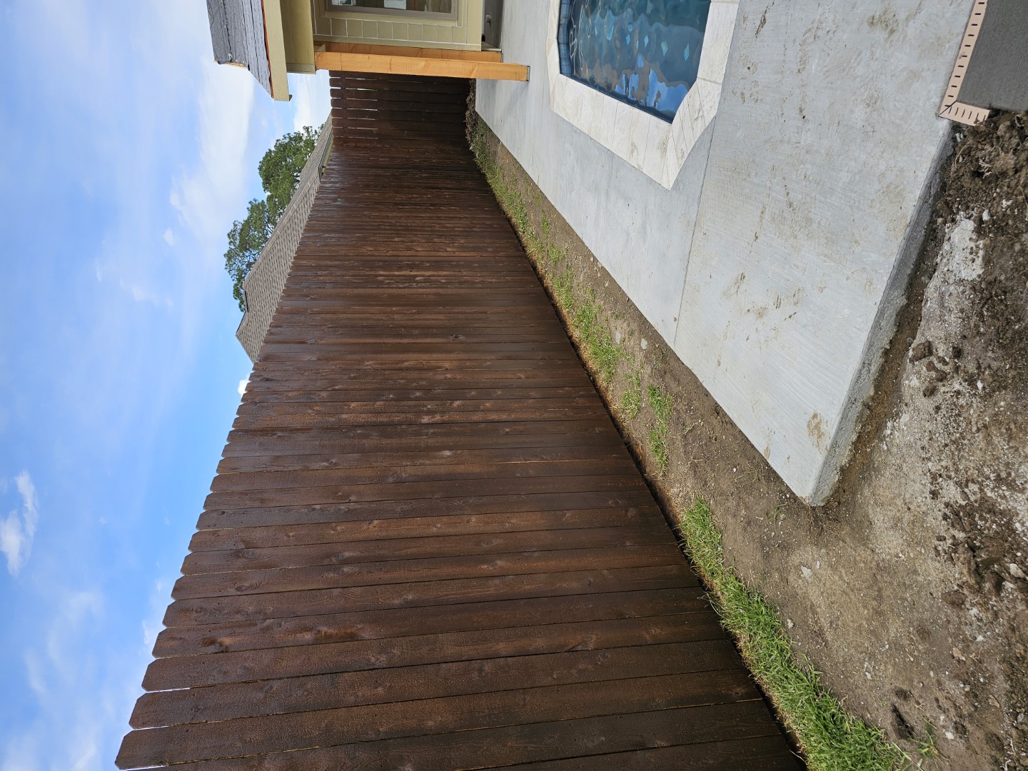 Removing splattered concrete from house and fence Youngsville, LA Thumbnail